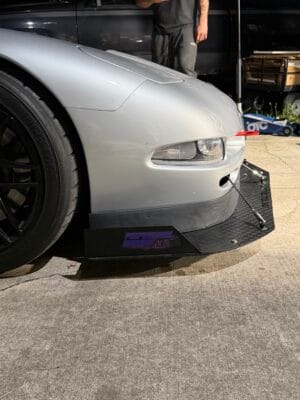 Side mounting detail of the carbon front splitter and support rod on Justin Crews’ 2000 Chevrolet Corvette C5